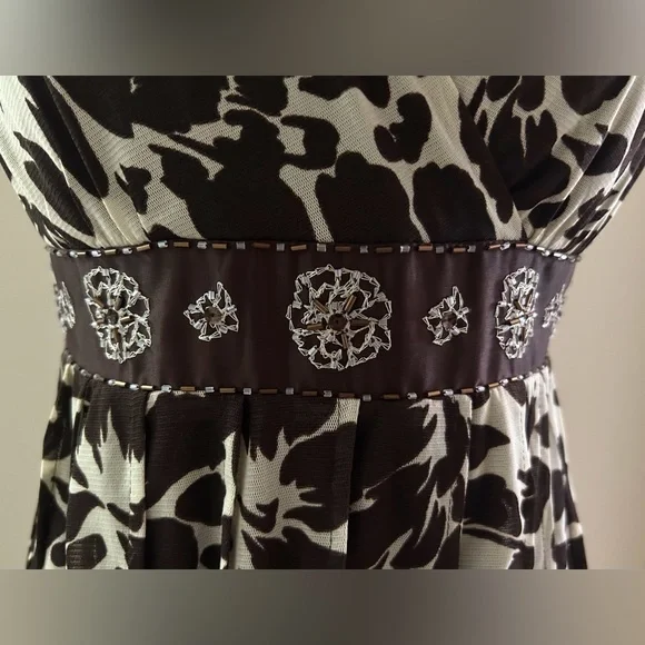 Pretty Brown/Cream Dress - Picture 2 of 6